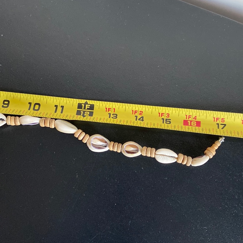 Shell Necklace - Picture 4 of 5